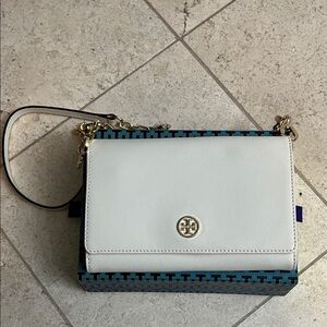 Tory Burch White and Peach Robinson Zip Coin Wallet/crossbody bag